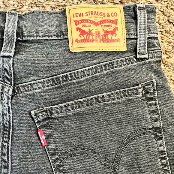 LEVI’S SHORTS - Picture 3 of 4